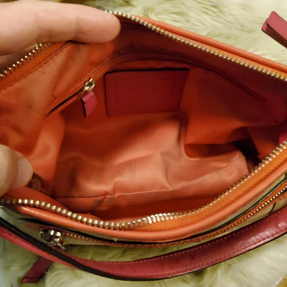 Coach Daisy Spectator Purse GUC - Picture 8 of 16